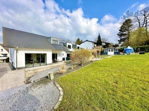 Menden (Sauerland) Immobilien Hochwertiges Einfamilienhaus mit südlichen Bauland in gefragter Lage von Menden- Lendringsen! Haus kaufen