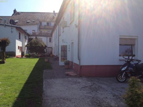 Dietzenbach Immobilien Mehrfamilienhaus mit viel Grünfläche, ruhigem Garten. Beste Citylage. Haus kaufen