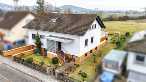 Hasselroth Häuser DIETZ: RESERVIERT! Großzügiges 2-Familienhaus in attraktiver Feldrandlage! Niedermittlau Haus kaufen