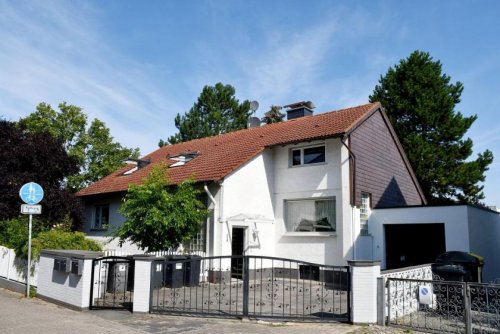 Darmstadt **RESERVIERT** Großzügiges 3-Parteienhaus mit Potenzial in Darmstadt-Wixhausen Haus kaufen