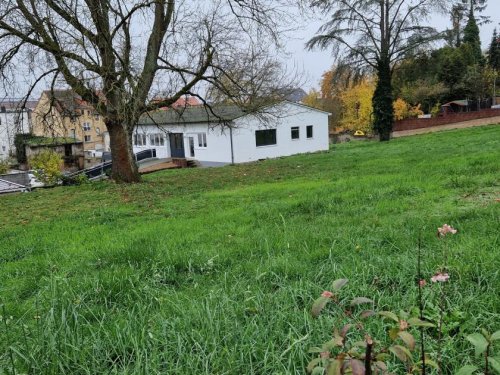 Völklingen Immobilien Vielseitig nutzbares Gewerbeanwesen mit Wohnung, Garagen und Schuppen - noch weiter bebaubar Haus kaufen