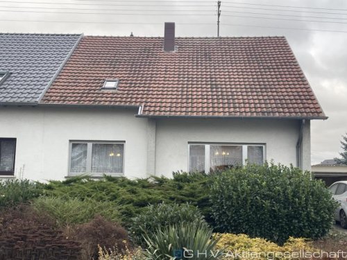 Schwalbach Häuser gemütliche Doppelhaushälfte in guter Wohnlage Haus kaufen