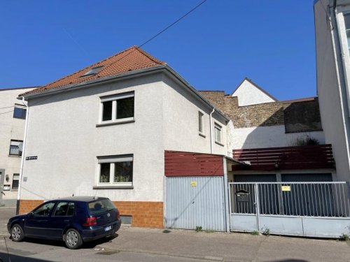 Mannheim Haus Neckarau: 2 - 3 Familienhaus mit Innenhof und 2 Garagen Haus kaufen