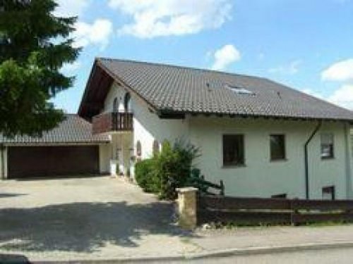 Straßberg (Zollernalbkreis) Inserate von Häusern Sehr gepflegtes, freistehendes 1 Familien Haus mit ELW - 263 m² Wfl. - Balkon - Terrasse - Doppelgarage - 11,77 a Haus kaufen