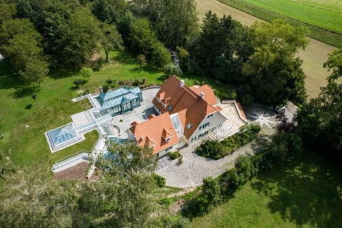 Reichertshausen Immobilien Inserate Traumhaftes Villenanwesen mit Schwimmhalle und Panoramablick: Ihr exklusives Zuhause bei München Haus kaufen