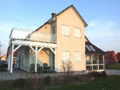 Adelsdorf Hausangebote Adelsdorf: EFH (5 Zi.), Parkett, EBK, off. Kamin, gr. Garten, Terrasse ca. 60 m², Doppelcarport Haus kaufen