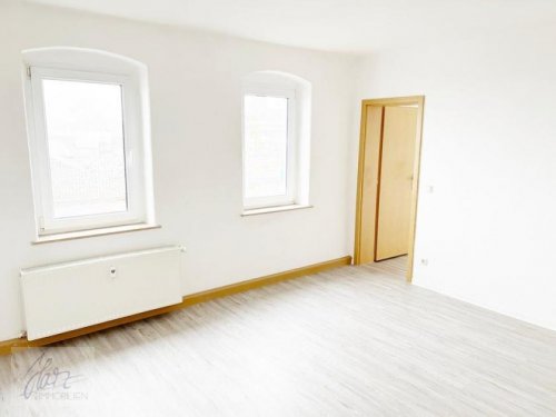 Riesa Provisionsfreie Immobilien ***TEILRENOVIERTE ZWEIRAUMWOHNUNG MIT GROßZÜGIGER WOHNKÜCHE*** und Tageslichtbad mit Badewanne ab demnächst zu vermieten