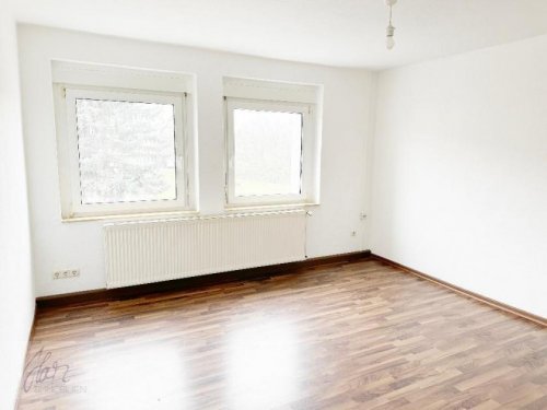 Zeithain Wohnungsanzeigen ***3-RAUMWOHNUNG MIT GERÄUMIGEN WOHNZIMMER*** und Badezimmer mit Wanne ab sofort zu vermieten Wohnung mieten