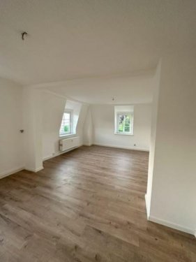 Roßwein Wohnung Altbau Großzügige 4-Zimmer mit neuem Laminat und 2xWannenbad guter Lage! Wohnung mieten