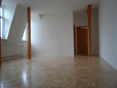 Halle Wohnung Altbau frisch renovierte, sofort beziehbare, schicke Dachgeschosswohnung Wohnung mieten