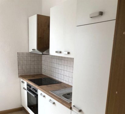 Zwickau Immobilien Gemütliche DG 2-Zimmer mit Laminat, Dusche und EBK in ruhiger Lage! Wohnung mieten