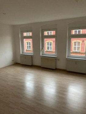 Werdau 3-Zimmer Wohnung Großzügige DG 3-Zimmer mit Laminat, Wannenbad und EBK mgl. in ruhiger Lage!!! Wohnung mieten