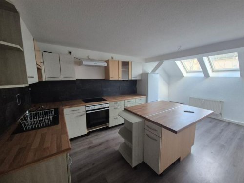 Chemnitz Terrassenwohnung Große Hinterhaus DG 2-Zimmer mit EBK, Laminat, Balkon und Wanne in zentraler Lage! Wohnung mieten