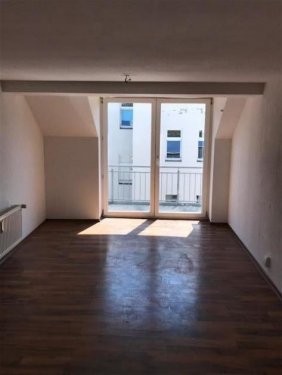 Chemnitz Immobilien Inserate Kompakte Hinterhaus DG 2-Zimmer mit Laminat, Balkon und Wanne in zentraler Lage! Wohnung mieten