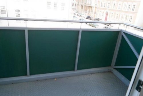 Chemnitz Terrassenwohnung Gemütliche 3-Zimmer mit Balkon, Laminat, Aufzug und Stellplatz in sehr guter Lage! Wohnung mieten