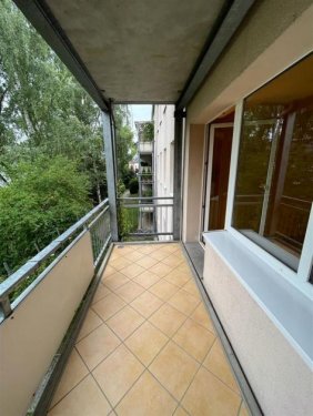 Chemnitz Terrassenwohnung Gemütliche 4-Zimmer mit Balkon, Wannenbad und Laminat in guter Lage! Wohnung mieten