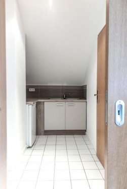 Chemnitz Immobilienportal Gemütliche DG 2-Zimmer mit Dusche, EBK und Laminat in guter Lage! Wohnung mieten