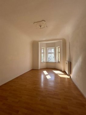 Chemnitz Immobilienportal Gemütliche 3-Zimmer mit Wannenbad, Balkon und Laminat in zentraler Lage! Wohnung mieten