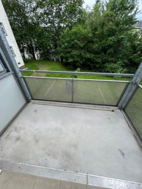 Chemnitz Immobilienportal Großzügige 2-Zimmer mit neuem Laminat, Wannenbad & Balkon in ruhiger Lage! Wohnung mieten
