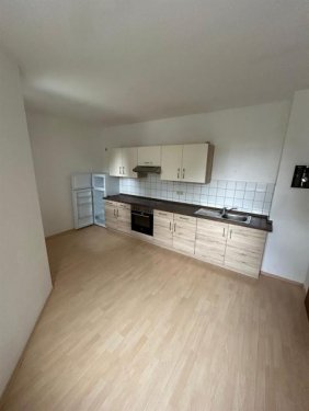 Chemnitz Immobilienportal Einbauküche! Helle 2-Zi. mit Wanne, Stellplatz und Riesenwohnzimmer!
2 KM frei!!! Wohnung mieten