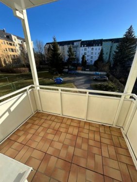 Chemnitz Terrassenwohnung Gemütliche 2-Zimmer mit Balkon, Laminat und Wannenbad in ruhiger Lage Wohnung mieten