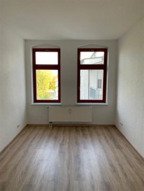 Chemnitz Immobilienportal Gemütliche 3-Zimmer mit Laminat, Wanne und neuer Einbauküche in zentraler Lage! Wohnung mieten