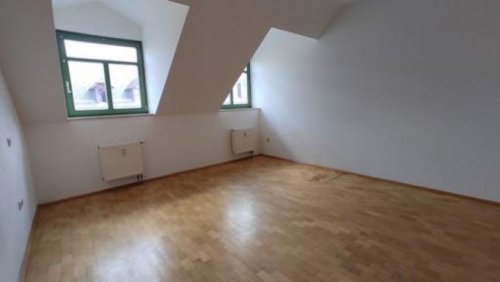 Chemnitz 3-Zimmer Wohnung Großzügige DG 3-Zimmer mit Wannenbad und Parkett in zentraler Lage!!! Wohnung mieten