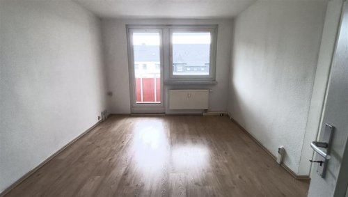 Chemnitz Immo Helle 3-Zi. mit Balkon, Wanne & Laminat in ruhiger Lage! Wohnung mieten