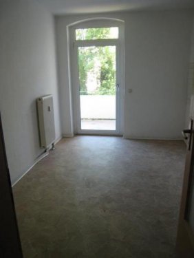 Chemnitz Mietwohnungen Großzügige 2-Zimmer mit neuem Laminat, Wannenbad und Balkon in ruhiger Lage! EBK mgl. Wohnung mieten