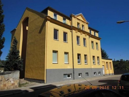 Limbach-Oberfrohna Immobilien *** Gemütliche und sanierte DG 3-Zimmer mit Wannenbad und Laminat in guter Lage *** Wohnung mieten