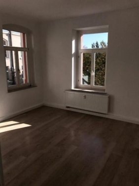 Limbach-Oberfrohna Großzügige 3-Zimmer mit Laminat, 2xBädern, Wanne und Dusche in guter Lage! EBK mgl. Wohnung mieten