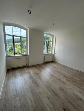 Burkhardtsdorf Immobilien Erstbezug nach San.! Große 5-Zimmer Loft mit Wa., Du. und Riesenloggia in ruhiger Lage! EBK mgl. Wohnung mieten