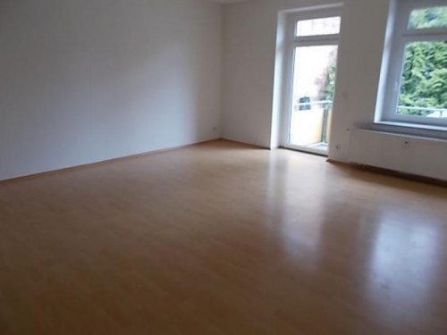 Oberlungwitz Günstige Wohnungen Großzügige 3-Zimmer mit Laminat, Wannenbad und Balkon! Stellplatz mgl. Wohnung mieten