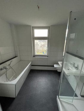 Freiberg Immobilien ** Moderne 3-Zimmer mit Wanne, Dusche und Laminat in Bestlage! ** Wohnung mieten