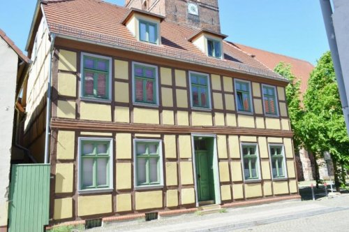 Osterburg (Altmark) Immobilien schöne helle 3 Zimmerwohnung, direkt im Zentrum von der Stadt Osterburg Wohnung mieten