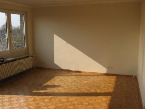 Meerbusch Wohnungen Großzügig geschnittene 3-Zimmerwohnung mit Balkon und Gartennutzung + frei Nutzung der Einbau Küche Wohnung mieten