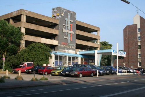 Neuss Immo Parkplatz in der Neusser City direkt am Bahnhof im Parkhaus am Bahnhof Gewerbe mieten