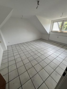 Duisburg Immobilien Inserate DG - gemütliche 2-Zimmer Wohnung in Mehrfamilienhaus (8 Parteien) mit Gemeinschaftsgarten Wohnung mieten