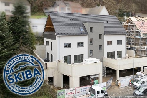 Adenau Immobilien Neubau-Erstbezug: Dachgeschoss-Mietwohnung (links) mit Aufzug in Adenau Wohnung mieten