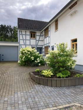 Schleiden Kernsanierte, gemütliche 3,5 Zi-Wohnung mit Gartenmitbenutzung zum 01.12.24 zu vermieten Wohnung mieten