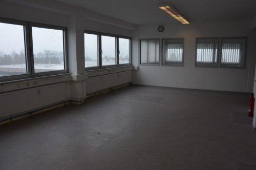 Freudenberg (Kreis Siegen-Wittgenstein) Immobilienportal Büroetage mit 9 Büros, Bad, Teeküche, getrennte Toiletten, 4 Abstellräume Gewerbe mieten