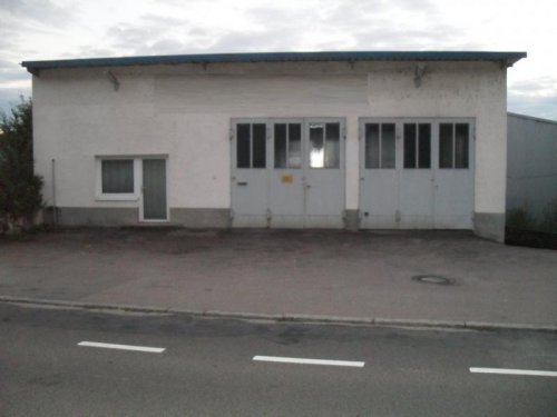 Plochingen Immobilien Werkstatt- oder Lagerhalle mit Hebebühne, Büro, Dusche, WC, Kantine bzw. Vesperraum und Umkleidekabine. Gewerbe mieten