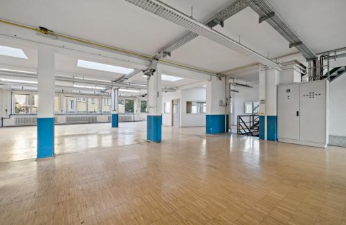 Tuttlingen Lagerhalle Produktion-, Lager- und Bürofläche auf 1.540 m² zentral in Tuttlingen Gewerbe mieten