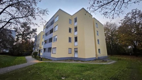 München Immobilien *** SINGLES AUFGEPASST *** WG-Zimmer ab 01. Juni 2025 mit 12 m² in schöner Grünanlage in Freimann Wohnung mieten