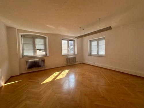 Leutkirch im Allgäu Provisionsfreie Immobilien Großzügige, helle 5-Zimmer Wohnung in denkmalgeschütztem Gebäude in der Altstadt von Leutkirch! Wohnung mieten