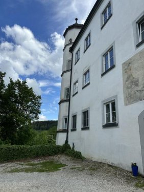 Aichstetten Provisionsfreie Immobilien Außergewöhnliche 3-Zimmer-Wohnung im Erdgeschoss eines Schlosses ab 15.07.2024 zu vermieten Wohnung mieten