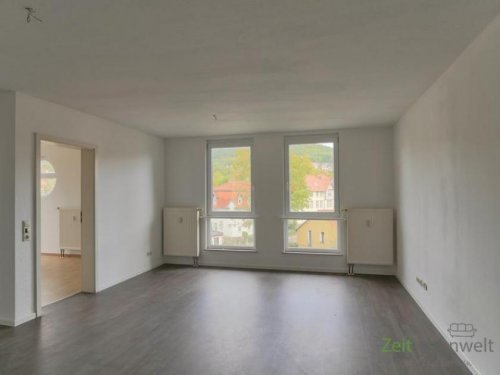 Meiningen Wohnungsanzeigen (12536_19) MGN: kleine, bezugsfertig neu renovierte 2-Raum-Dachgeschoss-Wohnung in der Heimstraße, Vinylböden Wohnung mieten