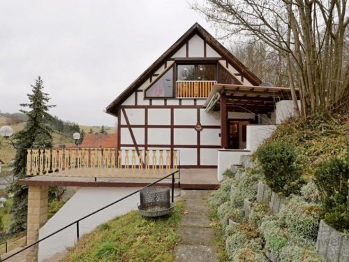 Nazza Provisionsfreie Immobilien (EF0609_M) Eisenach: Nazza, möbliertes kleines Wohnhaus am Waldrand, ruhig, grün, Terrasse mit Ausblick, Service inkl. Wohnung