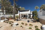 Golden Mile Marbella Luxusvilla erste Strandlage vermietung oder verkauf El Oasis Club Haus 