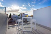 Torre de la Horadada In Spanien. Villa direkt am Meer mit Infinity-Pool und Meerblick. Schlüssel bereit Haus kaufen